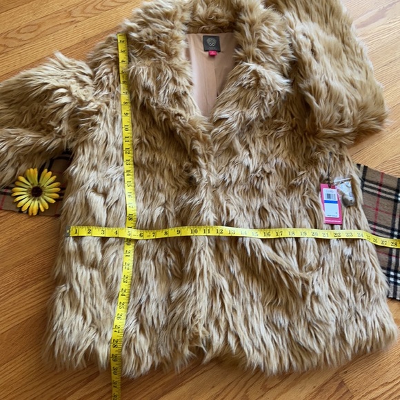 🌺 VINCE CAMUTO; BNWT Faux Fur Coat Misses Sz. XL! - Picture 9 of 16